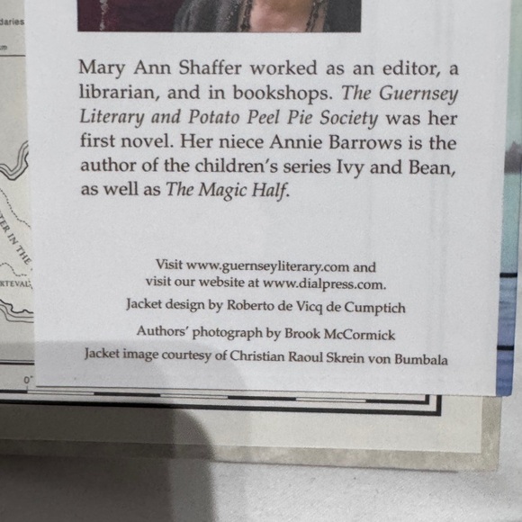 📚✨ Vintage 2008 Hardcover – The Guernsey Literary and Potato Peel Pie Society ✨ - Picture 11 of 16